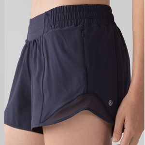 Lululemon Hotty Hot Short II *Long 4"
True Navy